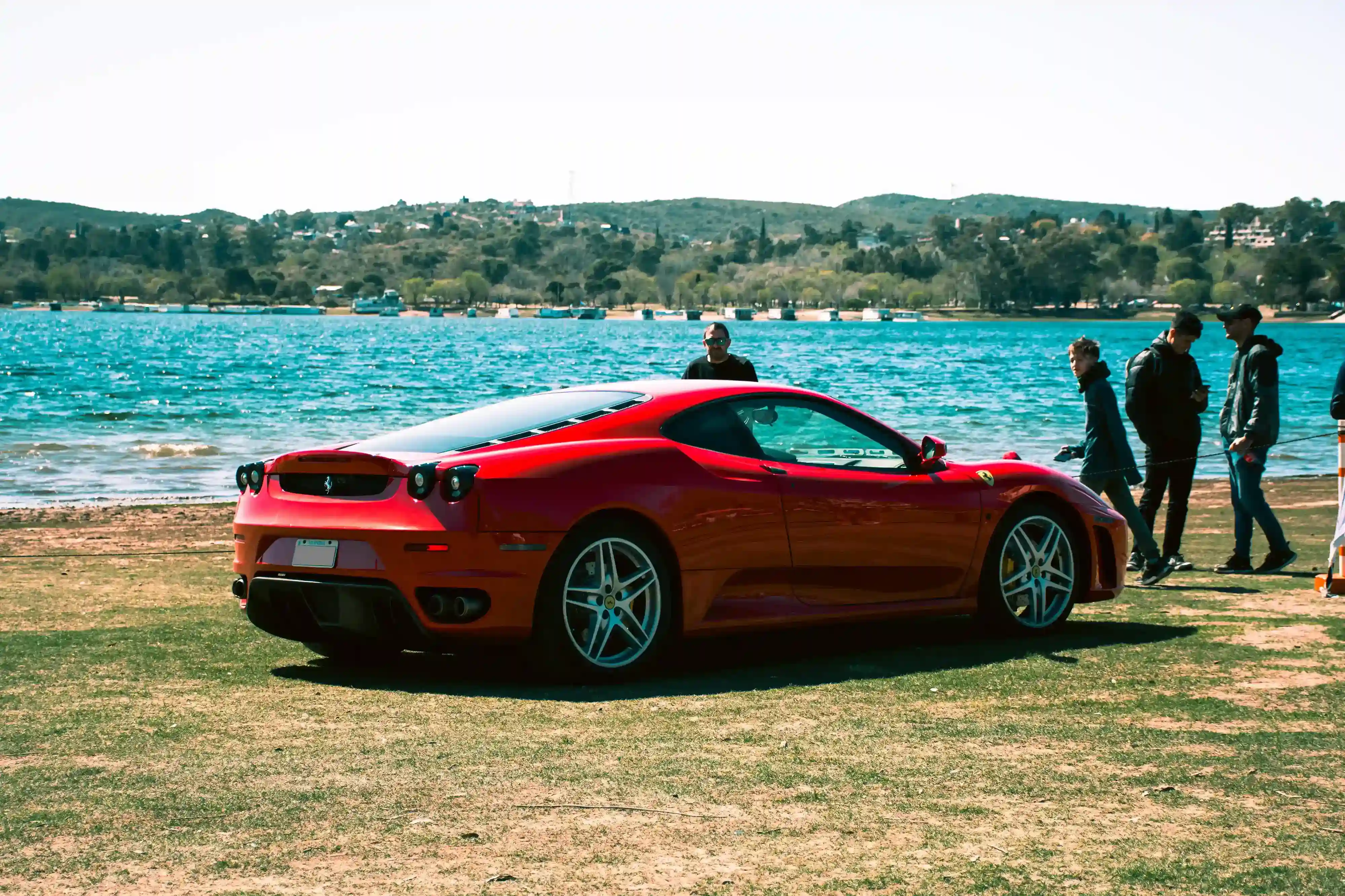 Sunset Motor Show Embalse - Ferrari en exhibición
